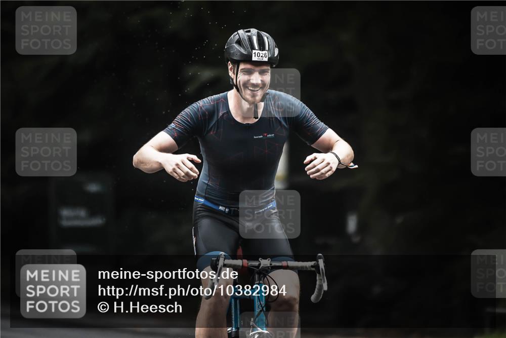 13.09.2026 - Stadtparktriathlon H.Heesch http://msf.ph/oto/10382984 13.09.2026 12:30:42 Radfahren 1026, 1156, 1163 meine-sportfotos.de