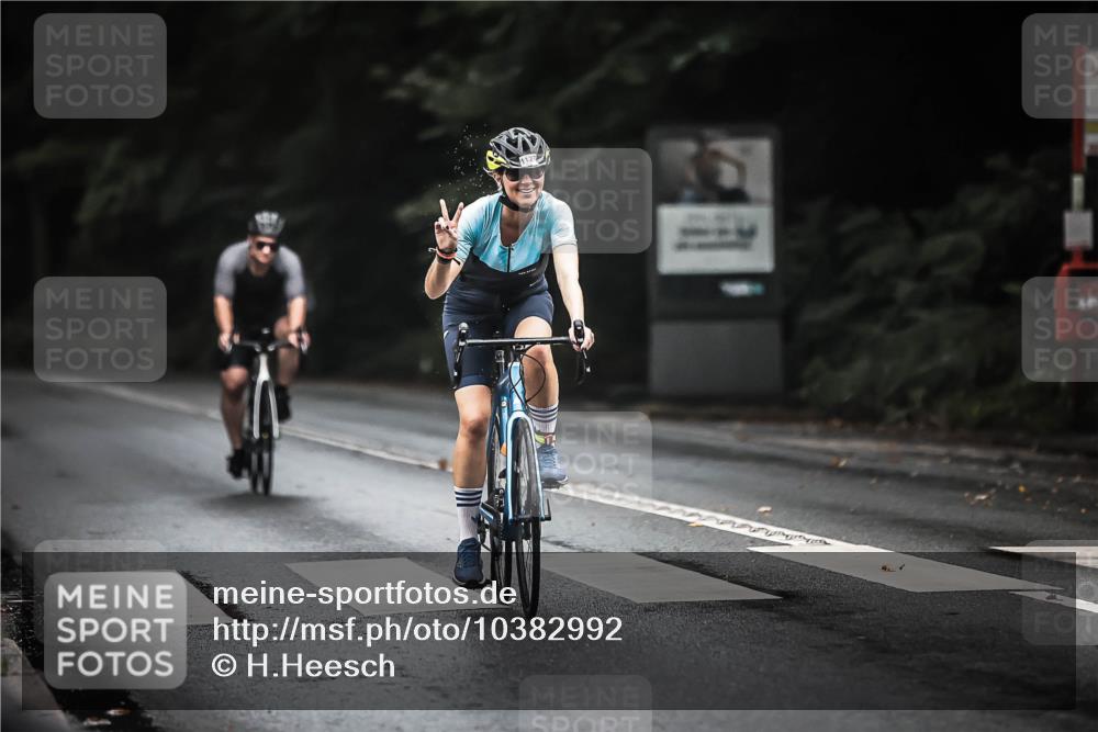 13.09.2026 - Stadtparktriathlon H.Heesch http://msf.ph/oto/10382992 13.09.2026 12:30:48 Radfahren 961, 1026, 1127 meine-sportfotos.de