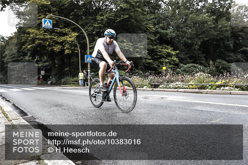 13.09.2026 - Stadtparktriathlon H.Heesch http://msf.ph/oto/10383016 13.09.2026 11:15:07 Radfahren 678 meine-sportfotos.de