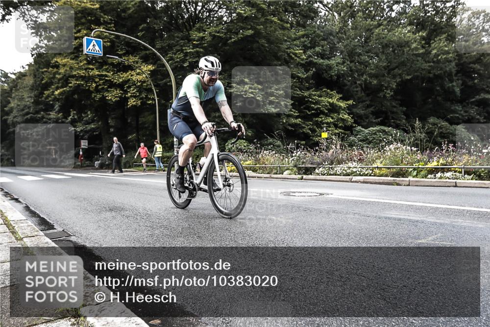 13.09.2026 - Stadtparktriathlon H.Heesch http://msf.ph/oto/10383020 13.09.2026 11:15:11 Radfahren 592, 678 meine-sportfotos.de