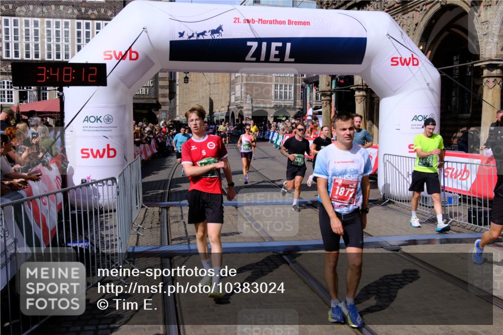 13.09.2026 - 21. swb-Marathon Bremen Tim E. http://msf.ph/oto/10383024 13.09.2026 13:19:01 Ziel 307, 465, 2324, 2948, 3631, 4120, 4413, 4642, 5277, 5867, 6787, 7104, 7163, 7245, 7602, 8540, 8743, 9327, 9833 meine-sportfotos.de