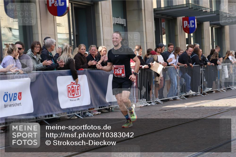 13.09.2026 - 21. swb-Marathon Bremen Strokosch-Dieckow http://msf.ph/oto/10383042 13.09.2026 12:48:18 Ziel 314, 5428, 358, 447 meine-sportfotos.de