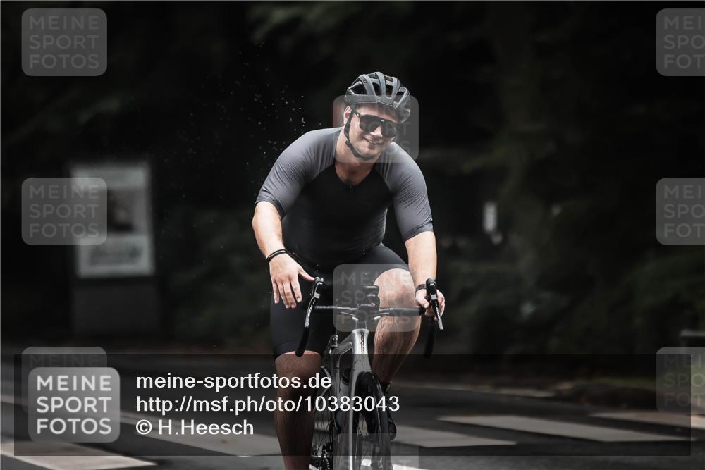13.09.2026 - Stadtparktriathlon H.Heesch http://msf.ph/oto/10383043 13.09.2026 12:30:51 Radfahren 961, 1069, 1127 meine-sportfotos.de