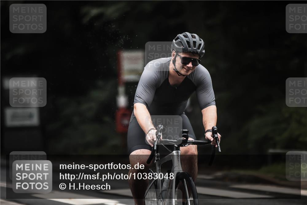 13.09.2026 - Stadtparktriathlon H.Heesch http://msf.ph/oto/10383048 13.09.2026 12:30:51 Radfahren 961, 1069, 1127 meine-sportfotos.de