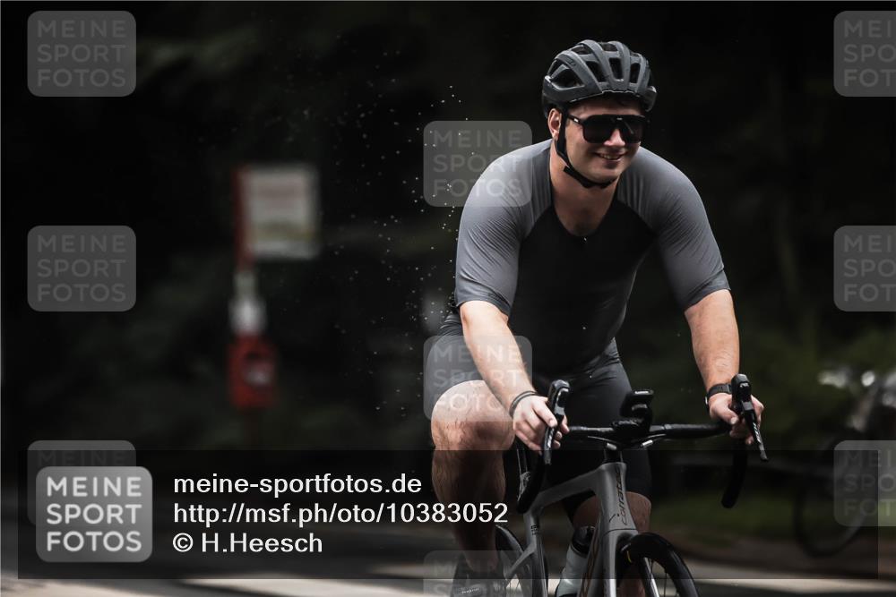 13.09.2026 - Stadtparktriathlon H.Heesch http://msf.ph/oto/10383052 13.09.2026 12:30:51 Radfahren 961, 1069, 1127 meine-sportfotos.de