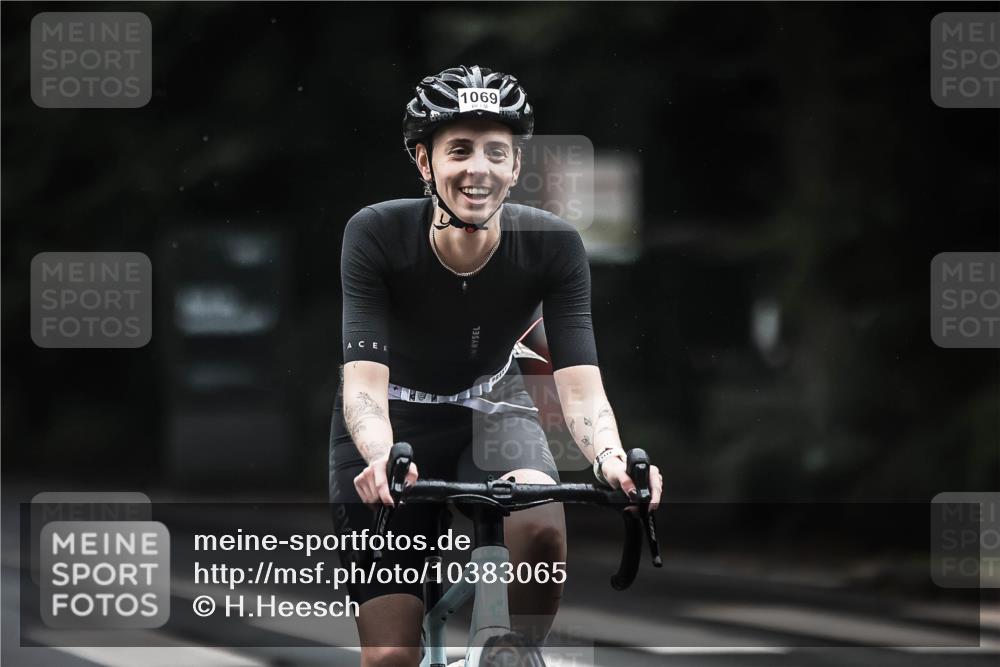13.09.2026 - Stadtparktriathlon H.Heesch http://msf.ph/oto/10383065 13.09.2026 12:30:57 Radfahren 1069, 1116 meine-sportfotos.de