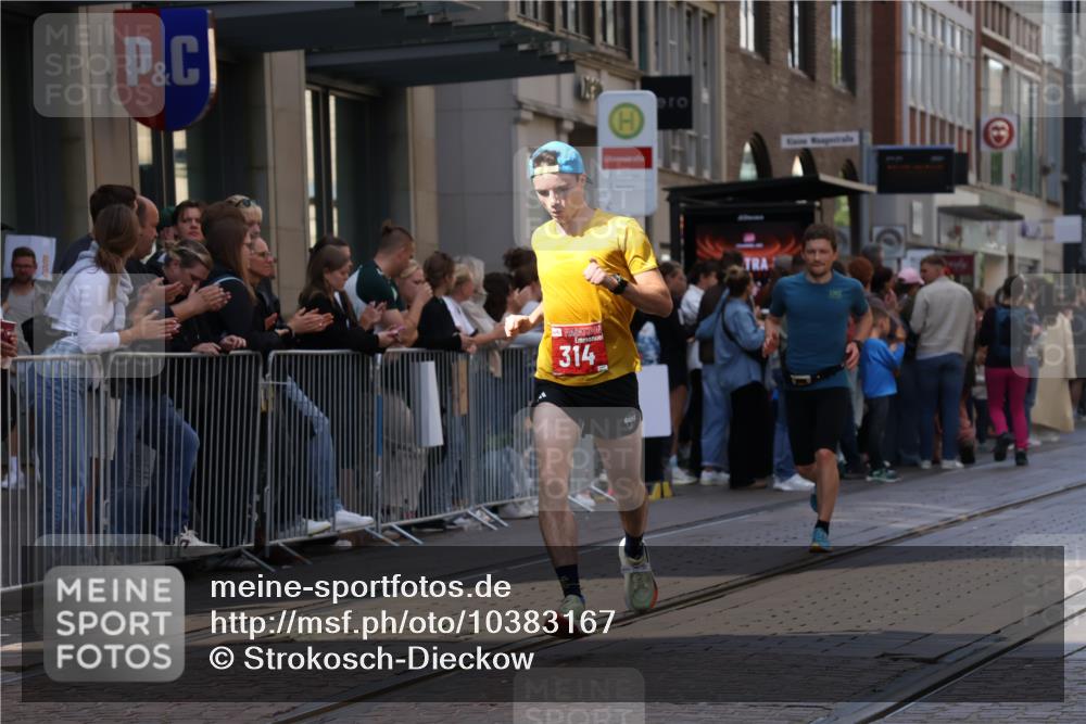 13.09.2026 - 21. swb-Marathon Bremen Strokosch-Dieckow http://msf.ph/oto/10383167 13.09.2026 12:48:53 Ziel 934, 1428, 314, 934, 1428, 1917 meine-sportfotos.de