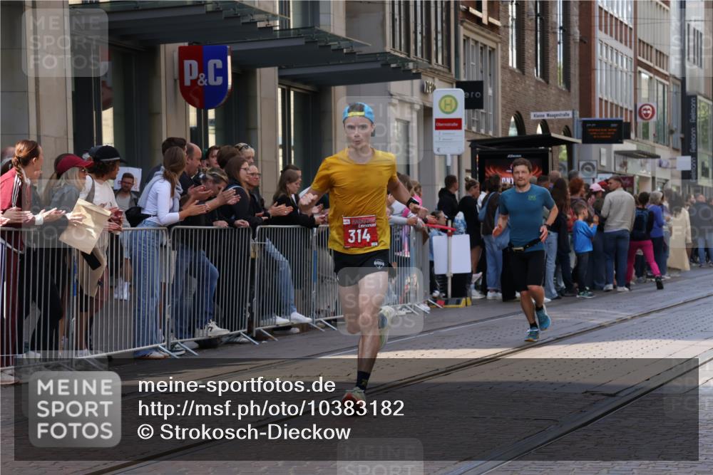 13.09.2026 - 21. swb-Marathon Bremen Strokosch-Dieckow http://msf.ph/oto/10383182 13.09.2026 12:48:53 Ziel 934, 1428, 314, 934, 1428, 1917 meine-sportfotos.de