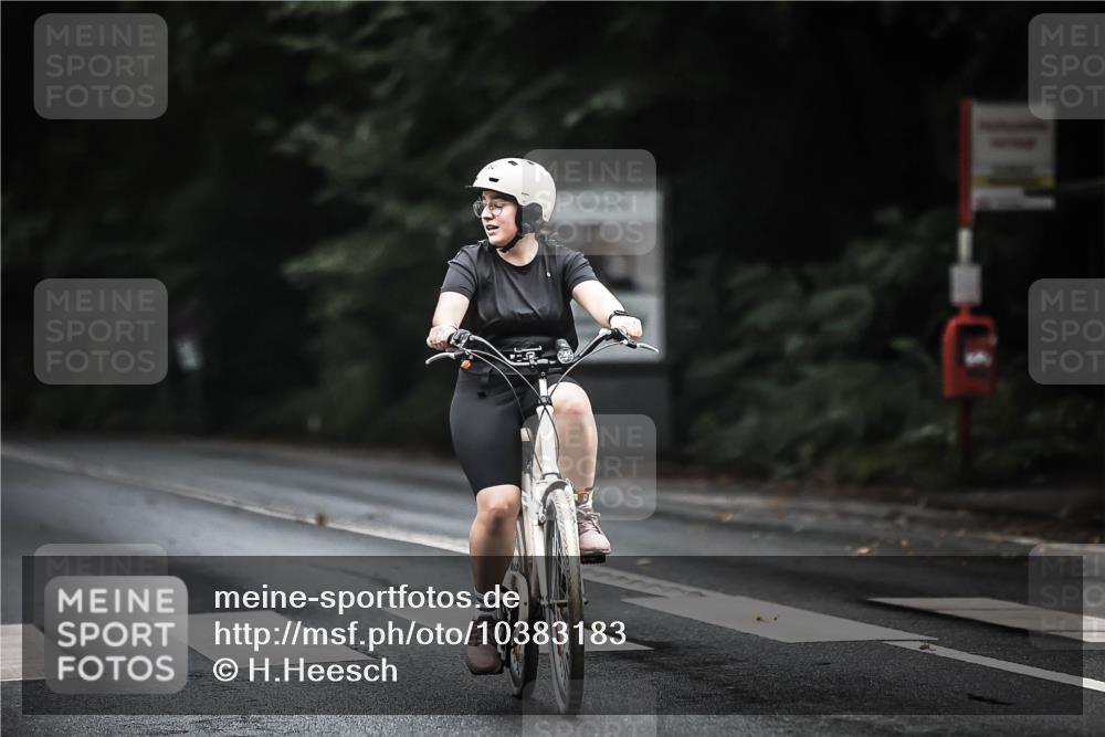 13.09.2026 - Stadtparktriathlon H.Heesch http://msf.ph/oto/10383183 13.09.2026 12:31:22 Radfahren 1011, 1064, 1082 meine-sportfotos.de
