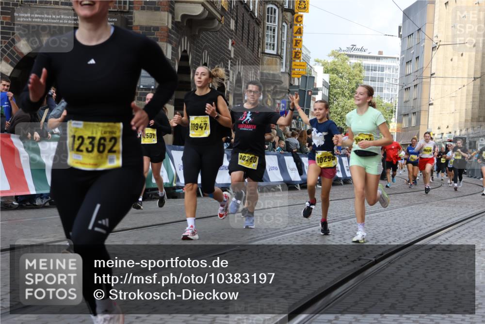 13.09.2026 - 21. swb-Marathon Bremen Strokosch-Dieckow http://msf.ph/oto/10383197 13.09.2026 11:05:47 Ziel 10186, 10259, 10260, 10411, 10432, 10697, 10717, 10802, 10864, 11146, 11314, 11334, 11387, 11394, 11520, 11521, 11571, 11572, 11724, 11791, 11892, 12055, 12251, 12273, 12330, 12362, 10018, 10204, 10305, 10382, 10619, 10662, 11132, 11156, 11164, 11477, 12186, 12378, 12486, 12523, 12528 meine-sportfotos.de