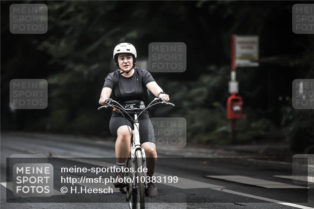 13.09.2026 - Stadtparktriathlon H.Heesch http://msf.ph/oto/10383199 13.09.2026 12:31:22 Radfahren 1011, 1064, 1082 meine-sportfotos.de