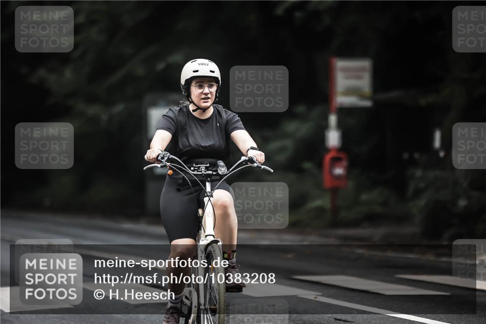 13.09.2026 - Stadtparktriathlon H.Heesch http://msf.ph/oto/10383208 13.09.2026 12:31:23 Radfahren 1011, 1064, 1082 meine-sportfotos.de
