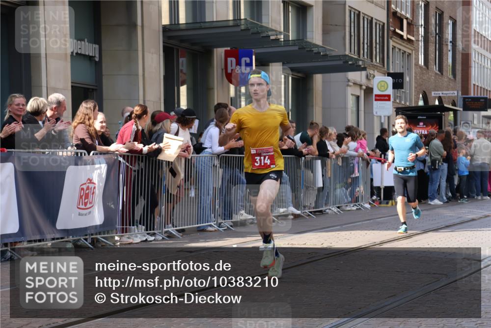 13.09.2026 - 21. swb-Marathon Bremen Strokosch-Dieckow http://msf.ph/oto/10383210 13.09.2026 12:48:54 Ziel 314, 934, 1428, 1917 meine-sportfotos.de