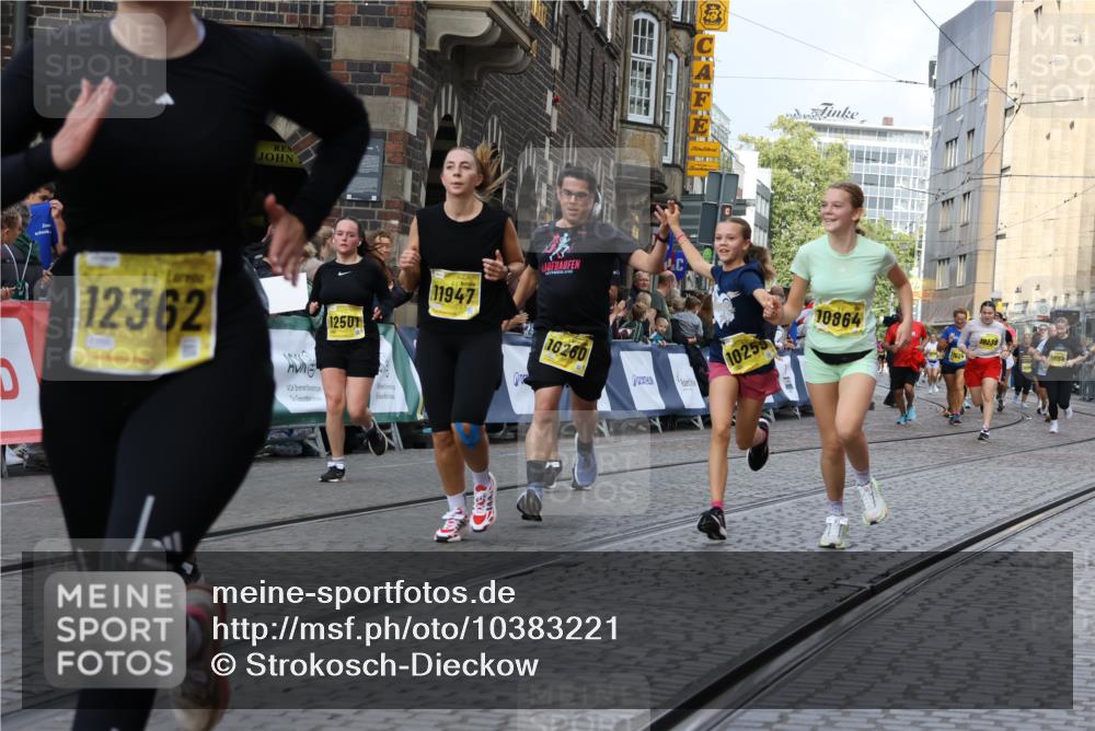 13.09.2026 - 21. swb-Marathon Bremen Strokosch-Dieckow http://msf.ph/oto/10383221 13.09.2026 11:05:47 Ziel 10186, 10259, 10260, 10411, 10432, 10697, 10717, 10802, 10864, 11146, 11314, 11334, 11387, 11394, 11520, 11521, 11571, 11572, 11724, 11791, 11892, 12055, 12251, 12273, 12330, 12362, 10018, 10204, 10305, 10382, 10619, 10662, 11132, 11156, 11164, 11477, 12186, 12378, 12486, 12523, 12528 meine-sportfotos.de