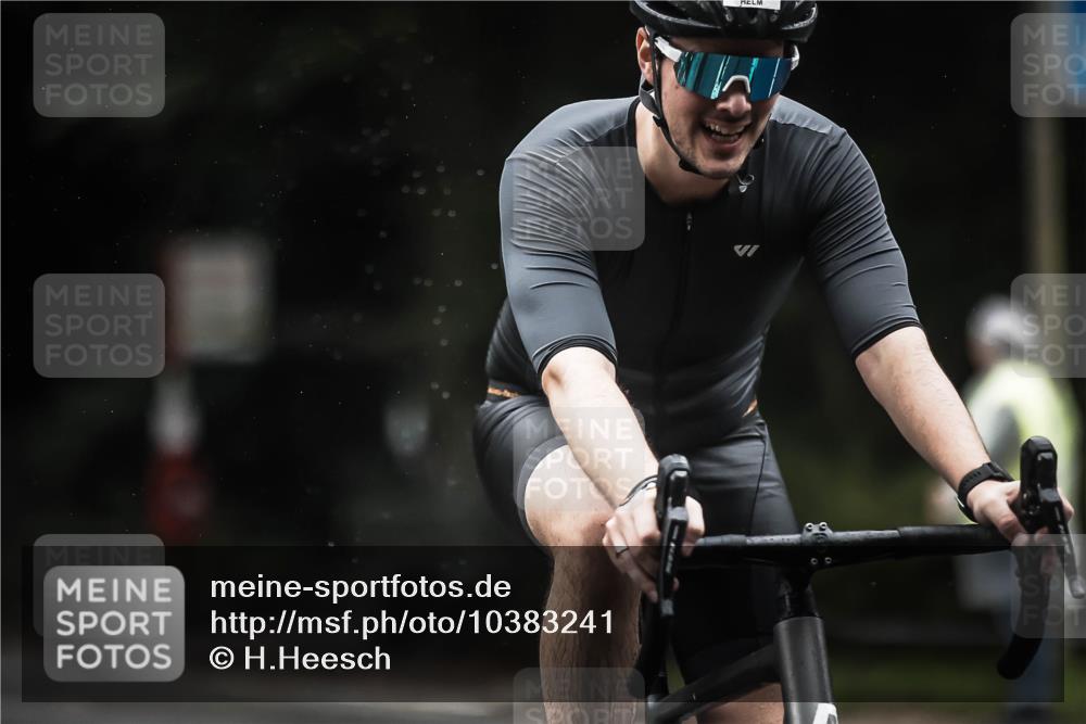 13.09.2026 - Stadtparktriathlon H.Heesch http://msf.ph/oto/10383241 13.09.2026 12:31:29 Radfahren 1011, 1049, 1082 meine-sportfotos.de