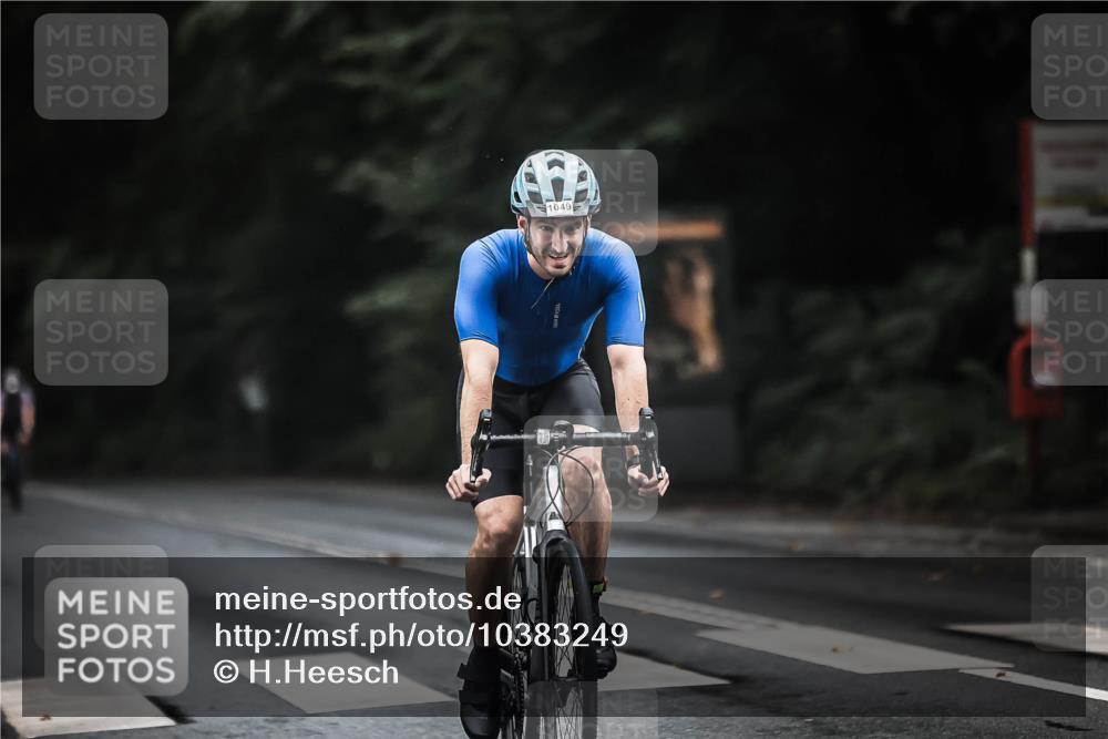 13.09.2026 - Stadtparktriathlon H.Heesch http://msf.ph/oto/10383249 13.09.2026 12:31:33 Radfahren 1011, 1049, 1135 meine-sportfotos.de