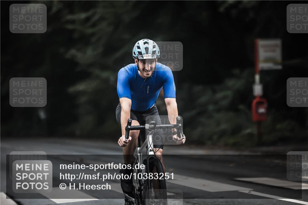 13.09.2026 - Stadtparktriathlon H.Heesch http://msf.ph/oto/10383251 13.09.2026 12:31:33 Radfahren 1011, 1049, 1135 meine-sportfotos.de
