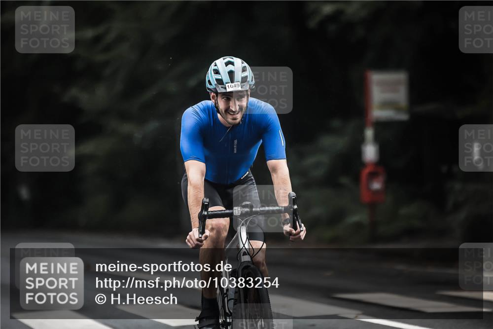 13.09.2026 - Stadtparktriathlon H.Heesch http://msf.ph/oto/10383254 13.09.2026 12:31:33 Radfahren 1011, 1049, 1135 meine-sportfotos.de