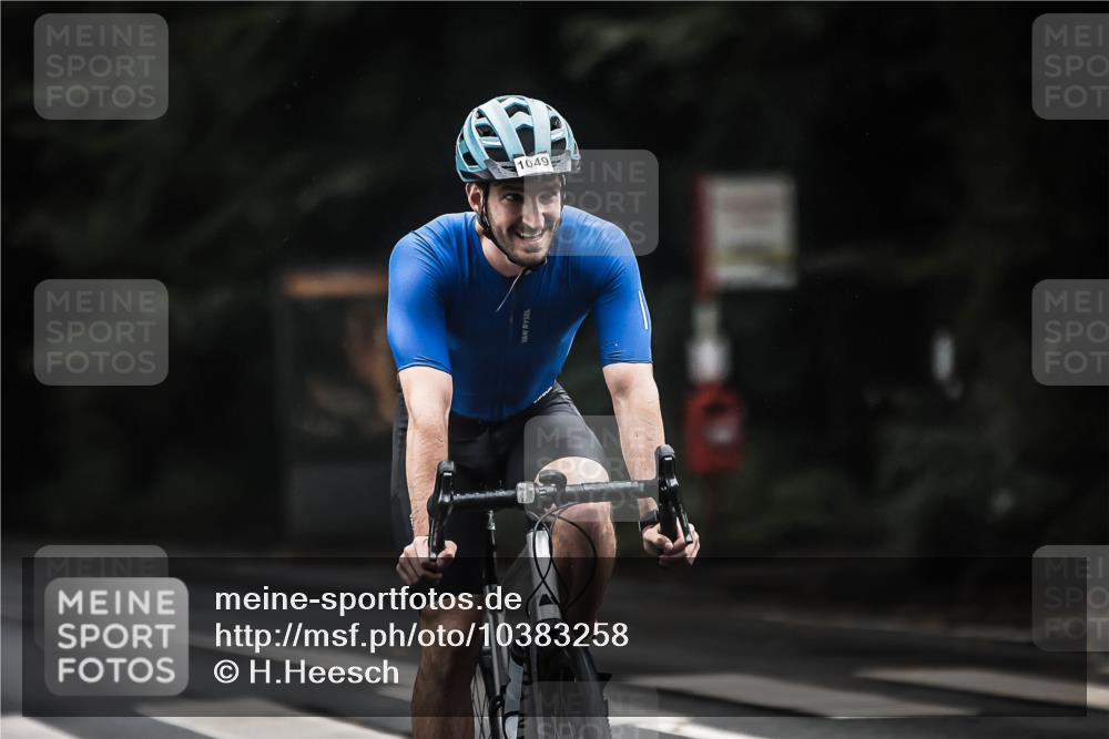 13.09.2026 - Stadtparktriathlon H.Heesch http://msf.ph/oto/10383258 13.09.2026 12:31:33 Radfahren 1011, 1049, 1135 meine-sportfotos.de