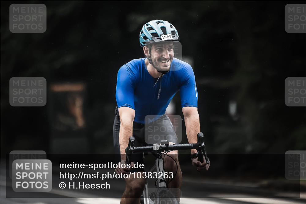 13.09.2026 - Stadtparktriathlon H.Heesch http://msf.ph/oto/10383263 13.09.2026 12:31:33 Radfahren 1011, 1049, 1135 meine-sportfotos.de