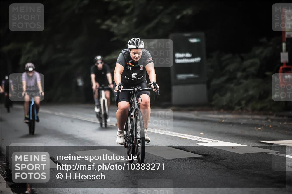 13.09.2026 - Stadtparktriathlon H.Heesch http://msf.ph/oto/10383271 13.09.2026 12:31:38 Radfahren 969, 1044, 1049, 1084, 1135, 1160 meine-sportfotos.de