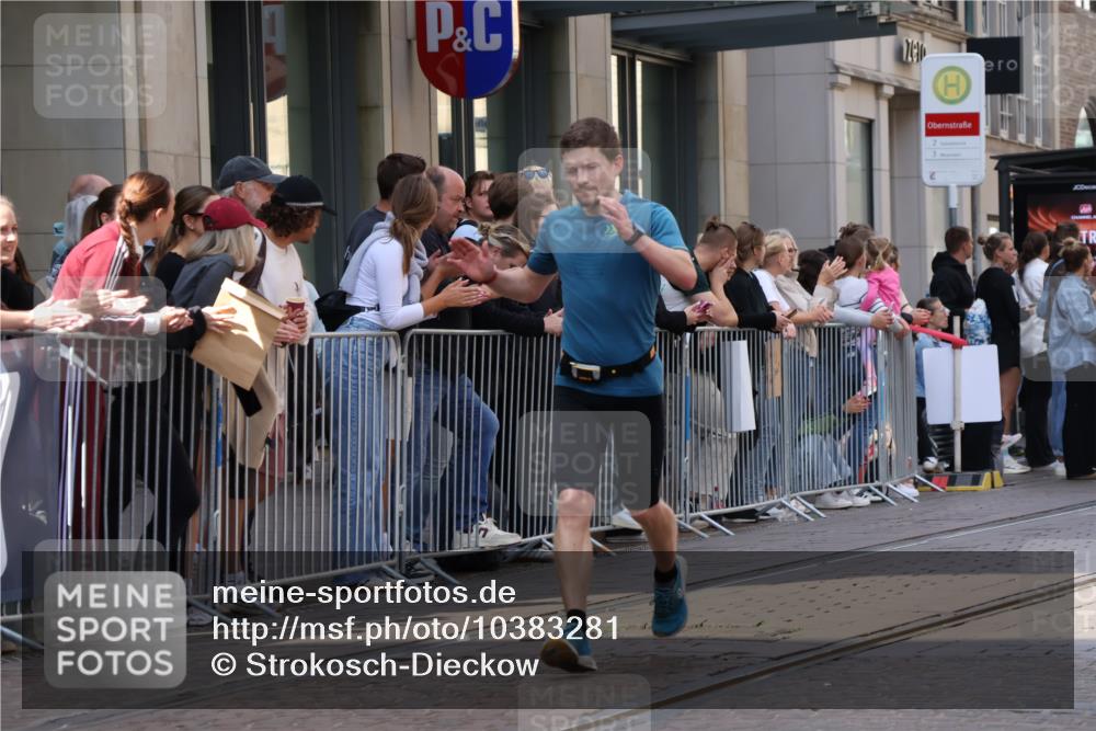 13.09.2026 - 21. swb-Marathon Bremen Strokosch-Dieckow http://msf.ph/oto/10383281 13.09.2026 12:48:56 Ziel 314, 934, 1428, 1917 meine-sportfotos.de