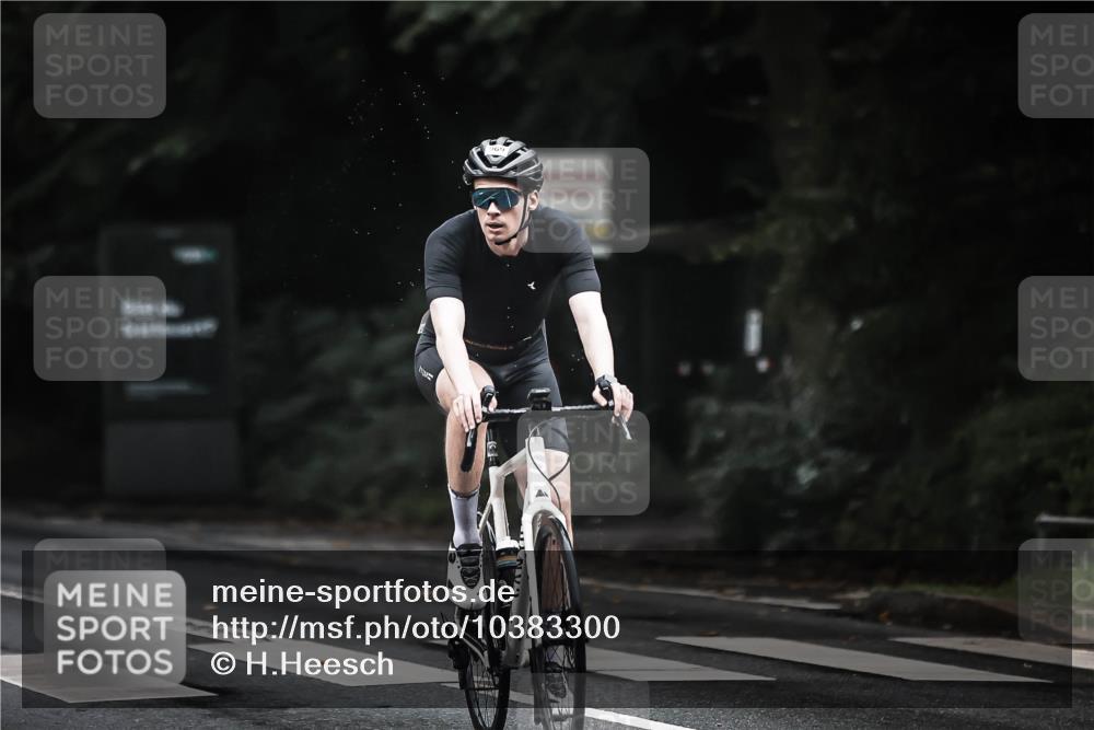 13.09.2026 - Stadtparktriathlon H.Heesch http://msf.ph/oto/10383300 13.09.2026 12:31:40 Radfahren 969, 1044, 1084, 1111, 1135, 1160 meine-sportfotos.de