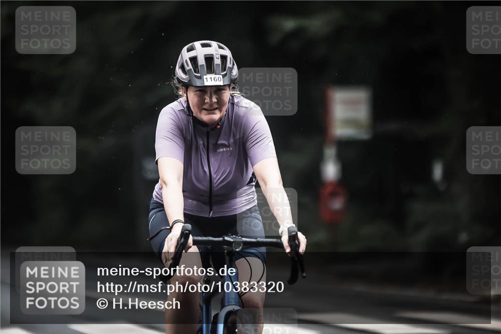13.09.2026 - Stadtparktriathlon H.Heesch http://msf.ph/oto/10383320 13.09.2026 12:31:42 Radfahren 969, 977, 1044, 1084, 1111, 1135, 1160 meine-sportfotos.de