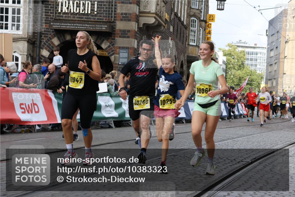 13.09.2026 - 21. swb-Marathon Bremen Strokosch-Dieckow http://msf.ph/oto/10383323 13.09.2026 11:05:48 Ziel 10186, 10259, 10260, 10411, 10432, 10717, 10802, 10864, 11146, 11314, 11334, 11387, 11394, 11520, 11521, 11571, 11572, 11724, 11791, 11892, 11947, 12055, 12251, 12273, 12330, 12362, 10018, 10204, 10305, 10382, 10619, 10662, 11132, 11156, 11164, 11477, 11775, 12186, 12486, 12523, 12528 meine-sportfotos.de