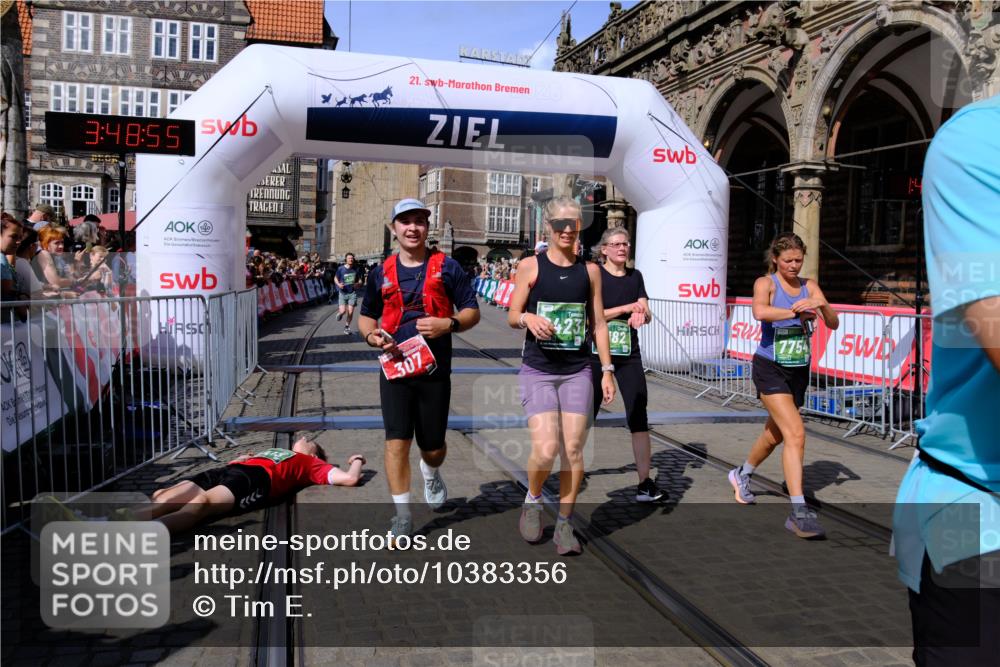 13.09.2026 - 21. swb-Marathon Bremen Tim E. http://msf.ph/oto/10383356 13.09.2026 13:19:43 Ziel 1599, 2423, 2535, 3182, 3508, 4319, 4455, 4977, 4978, 5371, 6008, 6633, 7268, 7754, 7945, 8153, 9552, 9638, 9805 meine-sportfotos.de