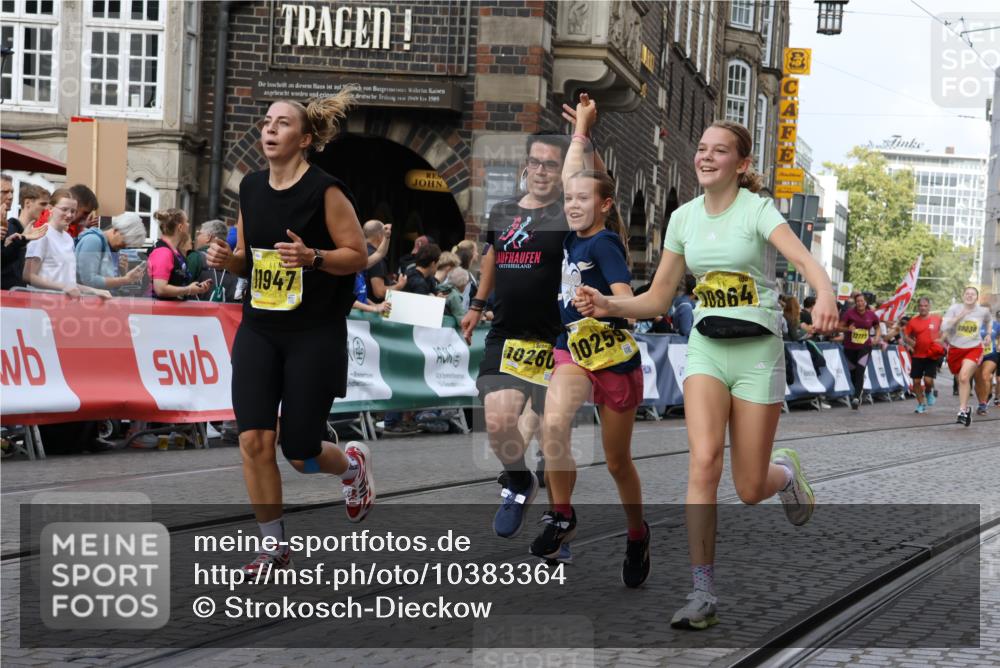 13.09.2026 - 21. swb-Marathon Bremen Strokosch-Dieckow http://msf.ph/oto/10383364 13.09.2026 11:05:48 Ziel 10186, 10259, 10260, 10411, 10432, 10717, 10802, 10864, 11146, 11314, 11334, 11387, 11394, 11520, 11521, 11571, 11572, 11724, 11791, 11892, 11947, 12055, 12251, 12273, 12330, 12362, 10018, 10204, 10305, 10382, 10619, 10662, 11132, 11156, 11164, 11477, 11775, 12186, 12486, 12523, 12528 meine-sportfotos.de