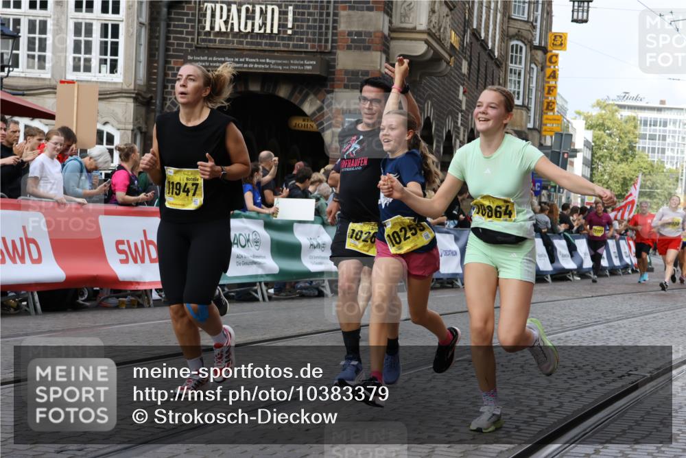 13.09.2026 - 21. swb-Marathon Bremen Strokosch-Dieckow http://msf.ph/oto/10383379 13.09.2026 11:05:48 Ziel 10186, 10259, 10260, 10411, 10432, 10717, 10802, 10864, 11146, 11314, 11334, 11387, 11394, 11520, 11521, 11571, 11572, 11724, 11791, 11892, 11947, 12055, 12251, 12273, 12330, 12362, 10018, 10204, 10305, 10382, 10619, 10662, 11132, 11156, 11164, 11477, 11775, 12186, 12486, 12523, 12528 meine-sportfotos.de