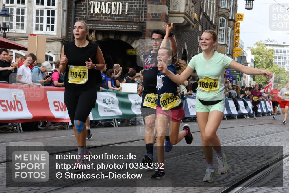 13.09.2026 - 21. swb-Marathon Bremen Strokosch-Dieckow http://msf.ph/oto/10383392 13.09.2026 11:05:48 Ziel 10186, 10259, 10260, 10411, 10432, 10717, 10802, 10864, 11146, 11314, 11334, 11387, 11394, 11520, 11521, 11571, 11572, 11724, 11791, 11892, 11947, 12055, 12251, 12273, 12330, 12362, 10018, 10204, 10305, 10382, 10619, 10662, 11132, 11156, 11164, 11477, 11775, 12186, 12486, 12523, 12528 meine-sportfotos.de