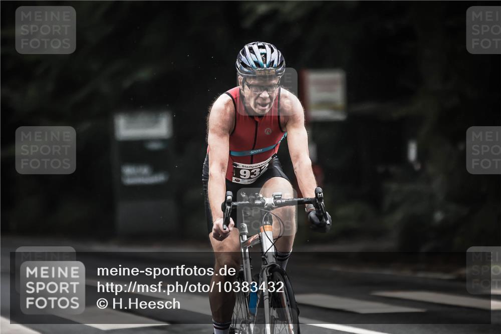 13.09.2026 - Stadtparktriathlon H.Heesch http://msf.ph/oto/10383432 13.09.2026 12:31:51 Radfahren 932, 977, 1111 meine-sportfotos.de