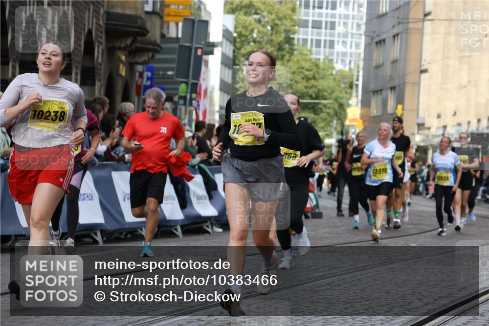 13.09.2026 - 21. swb-Marathon Bremen Strokosch-Dieckow http://msf.ph/oto/10383466 13.09.2026 11:05:51 Ziel 10186, 10259, 10260, 10432, 10717, 10864, 11146, 11314, 11334, 11387, 11394, 11520, 11521, 11571, 11572, 11724, 11791, 11892, 11947, 12055, 12156, 12251, 12273, 12330, 12362, 12501, 10018, 10204, 10382, 10619, 10662, 11132, 11156, 11164, 11477, 11775, 12186, 12486 meine-sportfotos.de