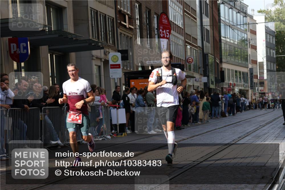 13.09.2026 - 21. swb-Marathon Bremen Strokosch-Dieckow http://msf.ph/oto/10383483 13.09.2026 12:49:06 Ziel 1483, 934, 1428, 1917 meine-sportfotos.de