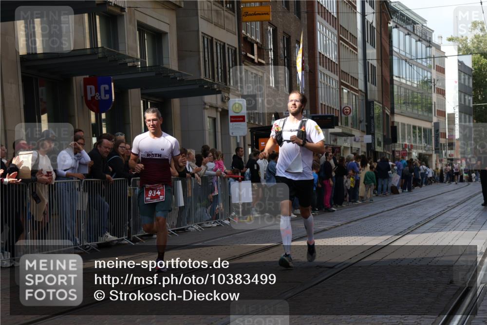 13.09.2026 - 21. swb-Marathon Bremen Strokosch-Dieckow http://msf.ph/oto/10383499 13.09.2026 12:49:06 Ziel 1483, 934, 1428, 1917 meine-sportfotos.de