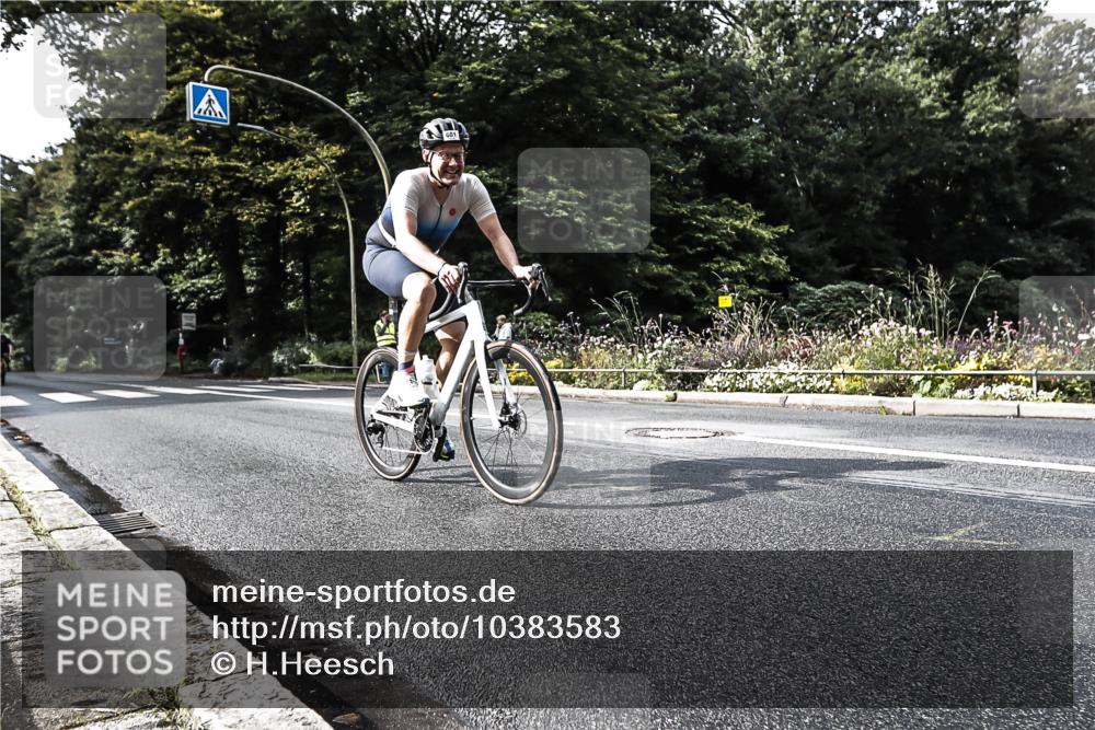 13.09.2026 - Stadtparktriathlon H.Heesch http://msf.ph/oto/10383583 13.09.2026 11:16:14 Radfahren 583, 586, 601 meine-sportfotos.de