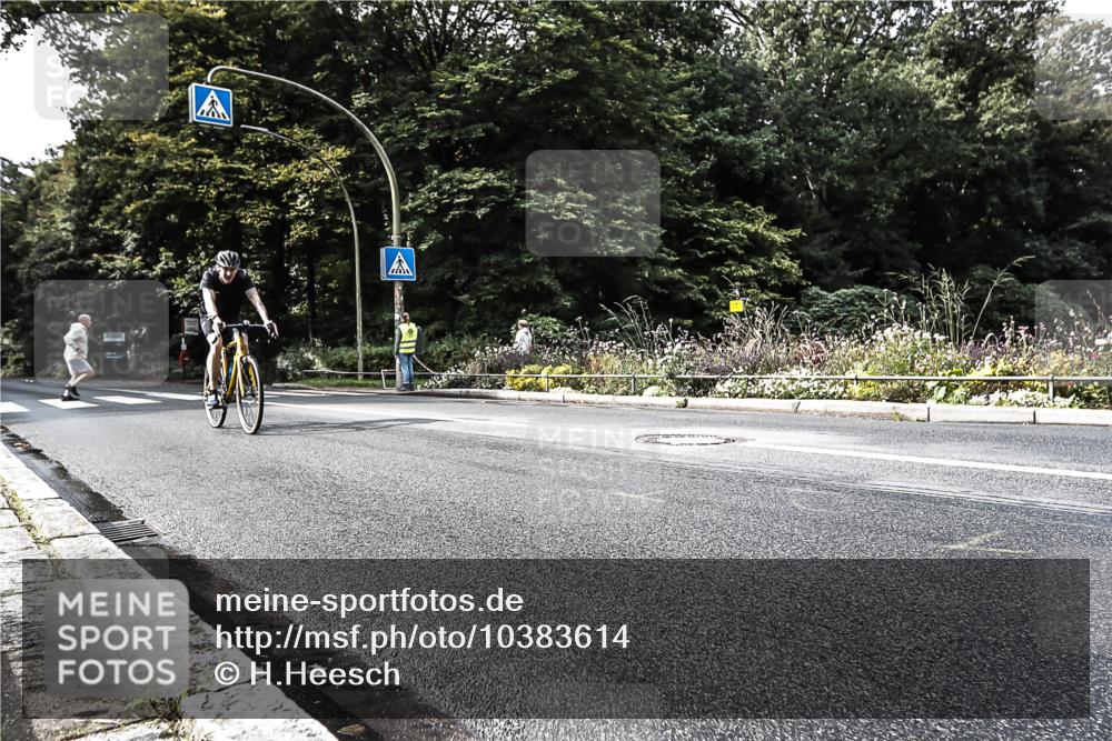 13.09.2026 - Stadtparktriathlon H.Heesch http://msf.ph/oto/10383614 13.09.2026 11:16:17 Radfahren 583, 601 meine-sportfotos.de