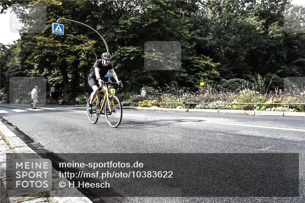 13.09.2026 - Stadtparktriathlon H.Heesch http://msf.ph/oto/10383622 13.09.2026 11:16:17 Radfahren 583, 601 meine-sportfotos.de