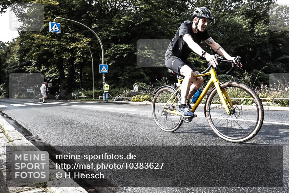13.09.2026 - Stadtparktriathlon H.Heesch http://msf.ph/oto/10383627 13.09.2026 11:16:17 Radfahren 583, 601 meine-sportfotos.de