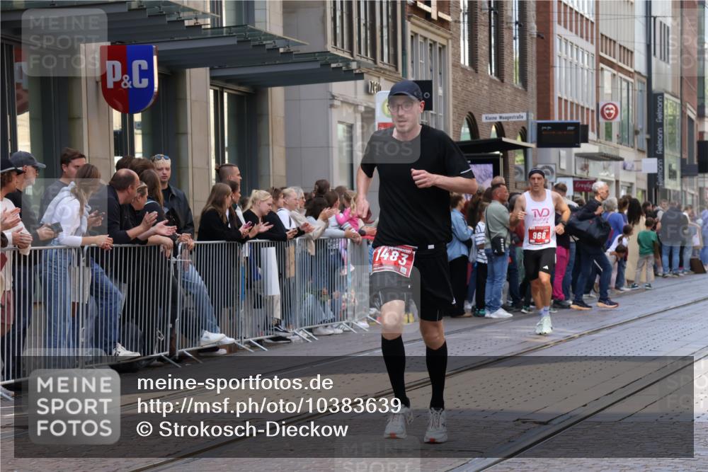 13.09.2026 - 21. swb-Marathon Bremen Strokosch-Dieckow http://msf.ph/oto/10383639 13.09.2026 12:49:37 Ziel 547, 719, 968, 1483 meine-sportfotos.de