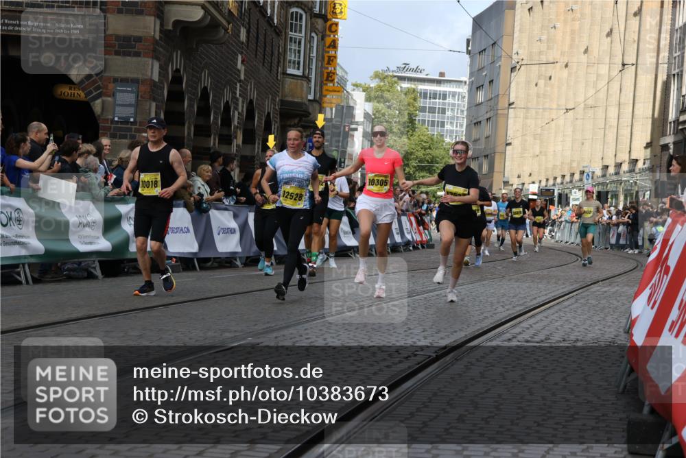13.09.2026 - 21. swb-Marathon Bremen Strokosch-Dieckow http://msf.ph/oto/10383673 13.09.2026 11:05:59 Ziel 10168, 10186, 10238, 10259, 10260, 10432, 10457, 10864, 11024, 11314, 11387, 11520, 11521, 11571, 11572, 11724, 11791, 11892, 11947, 12055, 12156, 12273, 12330, 12362, 12378, 12501, 12773, 10204, 10375, 10662, 11029, 11156, 11460, 11674, 11690, 11775, 11786, 12486 meine-sportfotos.de