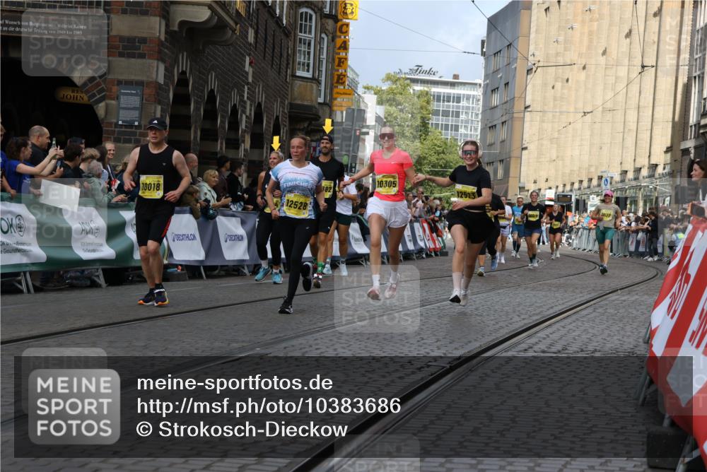 13.09.2026 - 21. swb-Marathon Bremen Strokosch-Dieckow http://msf.ph/oto/10383686 13.09.2026 11:05:59 Ziel 10168, 10186, 10238, 10259, 10260, 10432, 10457, 10864, 11024, 11314, 11387, 11520, 11521, 11571, 11572, 11724, 11791, 11892, 11947, 12055, 12156, 12273, 12330, 12362, 12378, 12501, 12773, 10204, 10375, 10662, 11029, 11156, 11460, 11674, 11690, 11775, 11786, 12486 meine-sportfotos.de
