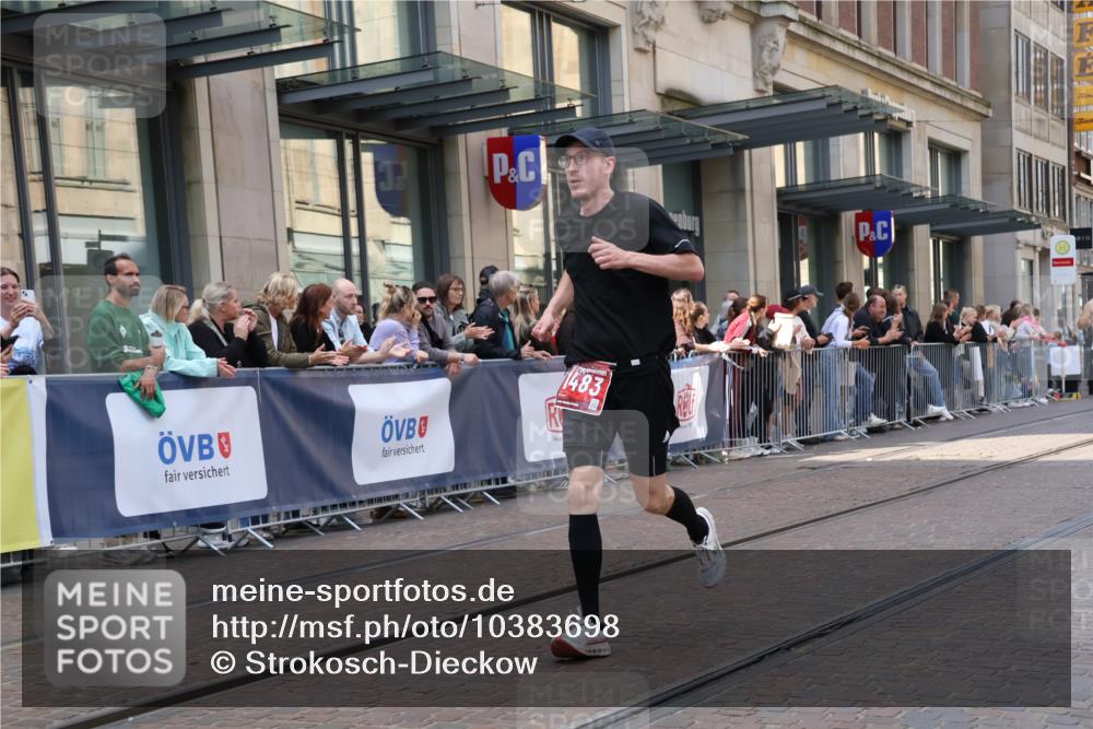 13.09.2026 - 21. swb-Marathon Bremen Strokosch-Dieckow http://msf.ph/oto/10383698 13.09.2026 12:49:39 Ziel 547, 719, 719, 968, 1483 meine-sportfotos.de