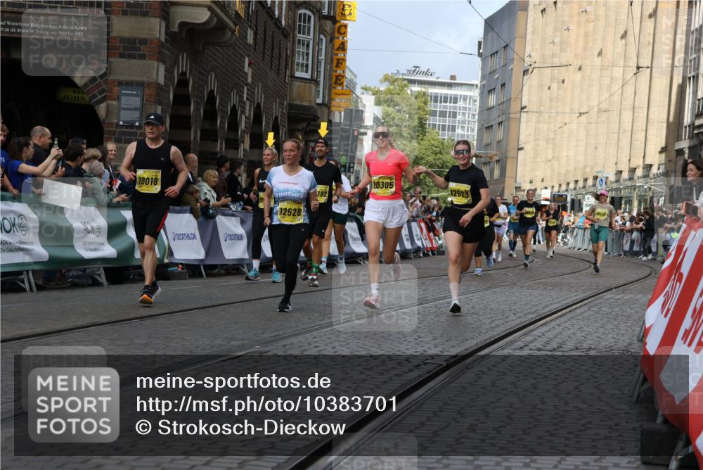 13.09.2026 - 21. swb-Marathon Bremen Strokosch-Dieckow http://msf.ph/oto/10383701 13.09.2026 11:05:59 Ziel 10168, 10186, 10238, 10259, 10260, 10432, 10457, 10864, 11024, 11314, 11387, 11520, 11521, 11571, 11572, 11724, 11791, 11892, 11947, 12055, 12156, 12273, 12330, 12362, 12378, 12501, 12773, 10204, 10375, 10662, 11029, 11156, 11460, 11674, 11690, 11775, 11786, 12486 meine-sportfotos.de