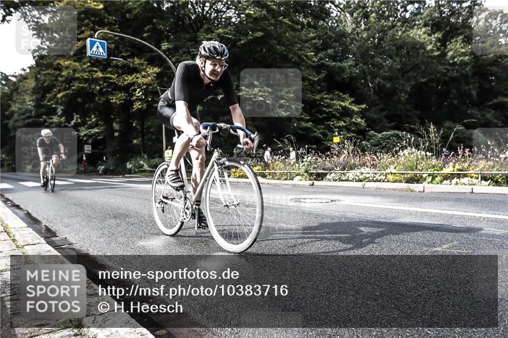 13.09.2026 - Stadtparktriathlon H.Heesch http://msf.ph/oto/10383716 13.09.2026 11:16:25 Radfahren 579, 606, 708 meine-sportfotos.de