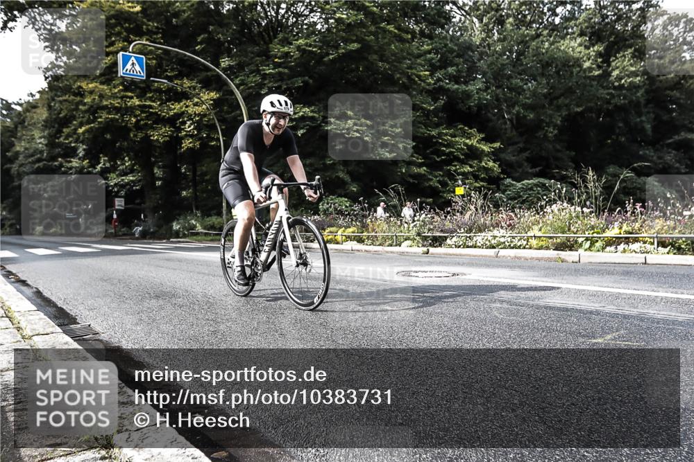 13.09.2026 - Stadtparktriathlon H.Heesch http://msf.ph/oto/10383731 13.09.2026 11:16:26 Radfahren 579, 606 meine-sportfotos.de