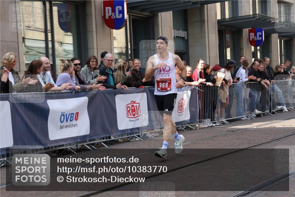13.09.2026 - 21. swb-Marathon Bremen Strokosch-Dieckow http://msf.ph/oto/10383770 13.09.2026 12:49:43 Ziel 547, 719, 968, 1483 meine-sportfotos.de