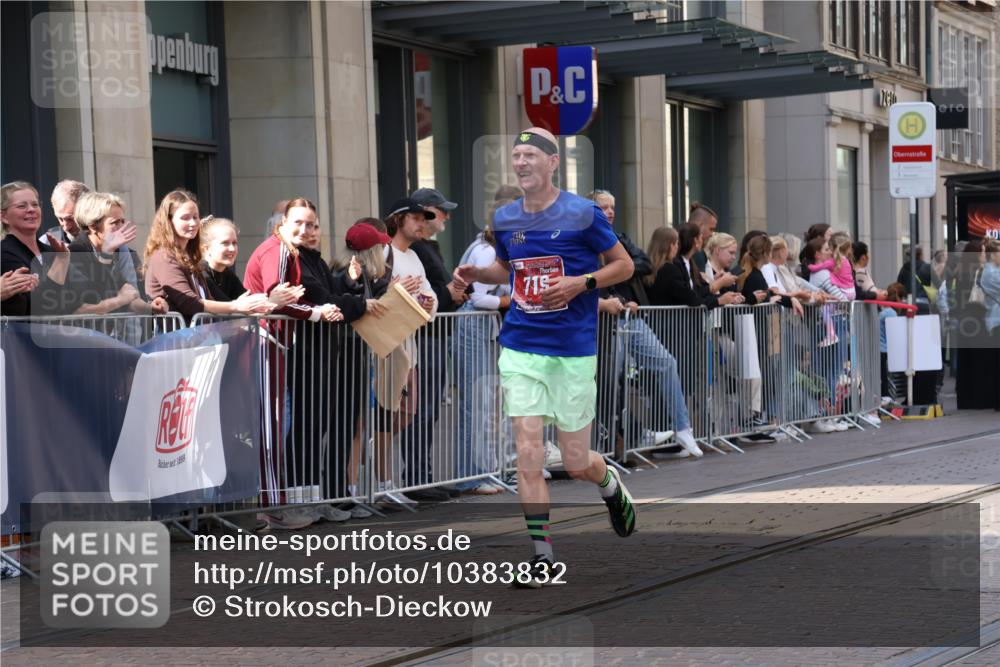 13.09.2026 - 21. swb-Marathon Bremen Strokosch-Dieckow http://msf.ph/oto/10383832 13.09.2026 12:49:51 Ziel 547, 7692, 719, 968 meine-sportfotos.de
